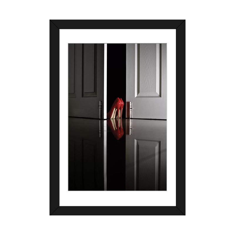 «Passion in Red», photographie sur toile, H 24 po x l 16 po x P 1 po, Toile avec cadre noir, Blanc