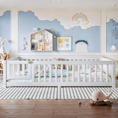 Lit double pleine grandeur pour enfant avec garde-corps de sécurité et porte amovible, pin naturel et contreplaqué