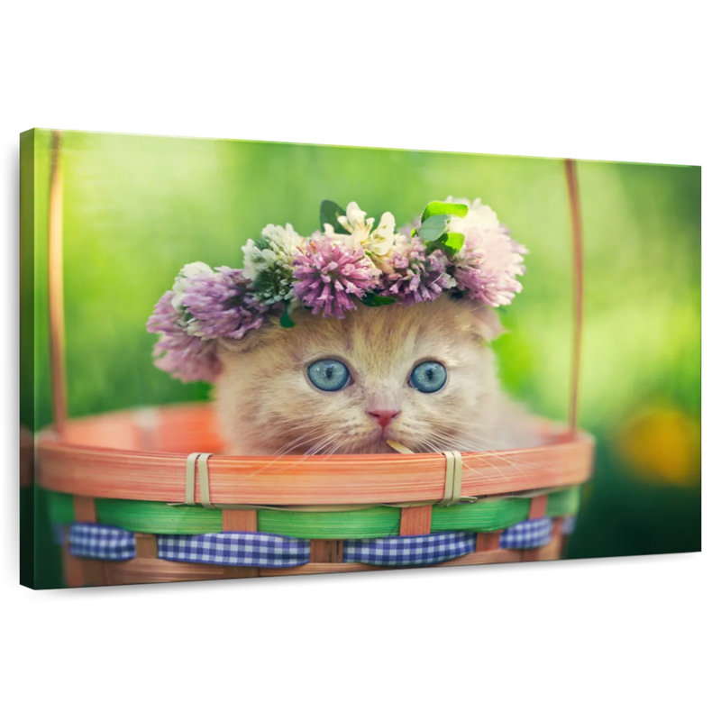 Brampt Garland Cat, 8" H x 12" W