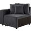 Confortable chaise d'appoint grise avec siège souple et dossier flexible, chic et confortable pour le salon