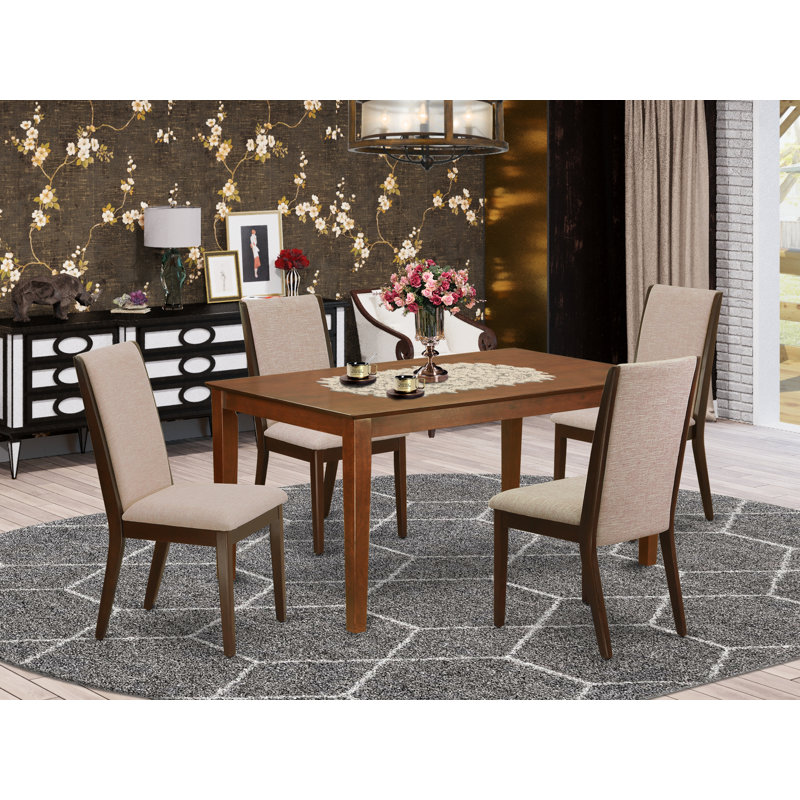 L'ensemble de 5 tables de cuisine pour 4 personnes comprend une table de salle à manger rectangulaire et 4 chaises Parson rembourrées en lin brun clair et acajou