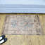 Tapis ivoire / bleu oriental en polyester tissé à la machine 1 pi 8 po x 2 pi 10 po Oriental-473934841