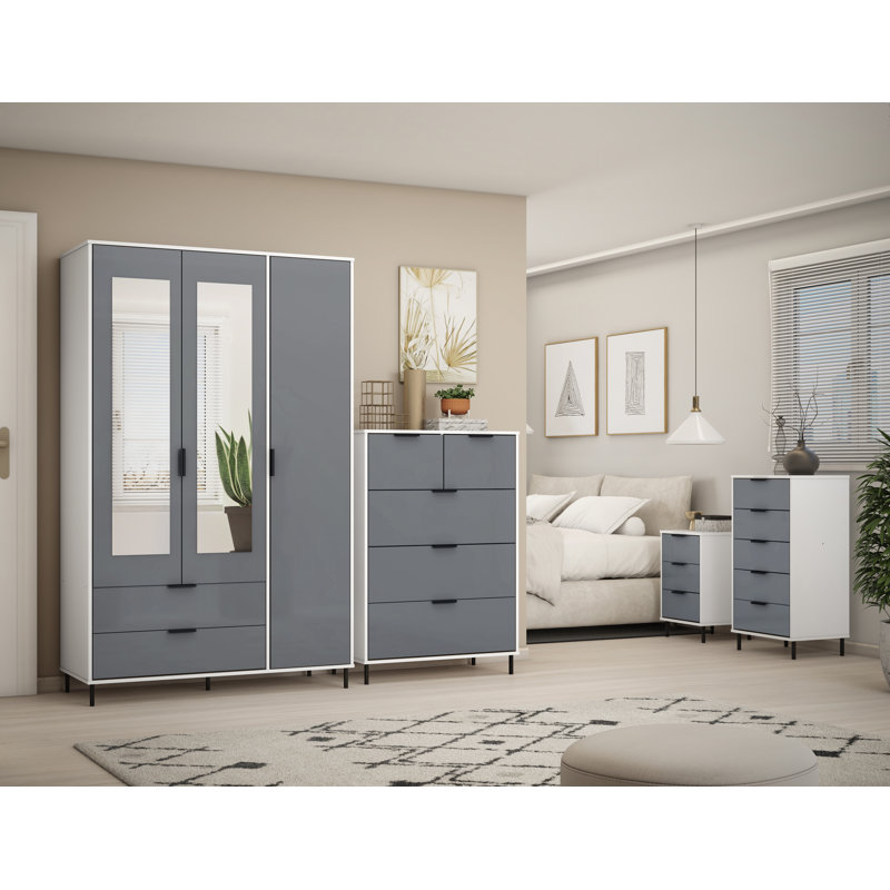 3 Door Wardrobe, 196cm H x 121.50cm W x 52cm D