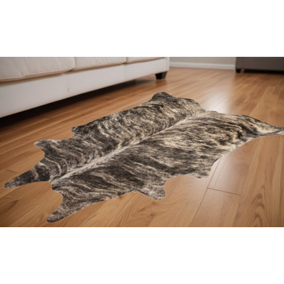 Tapis brun et noir en cuir de vache 5 pi x 7 pi