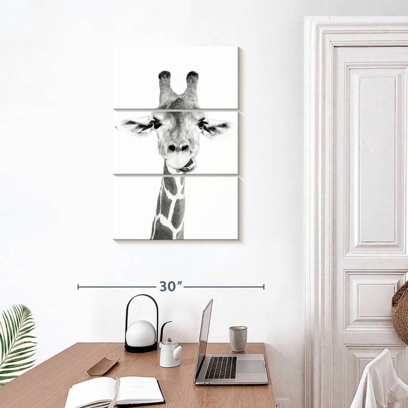 Brampt Happy Giraffe en noir et blanc, H 32 po x l 20 po