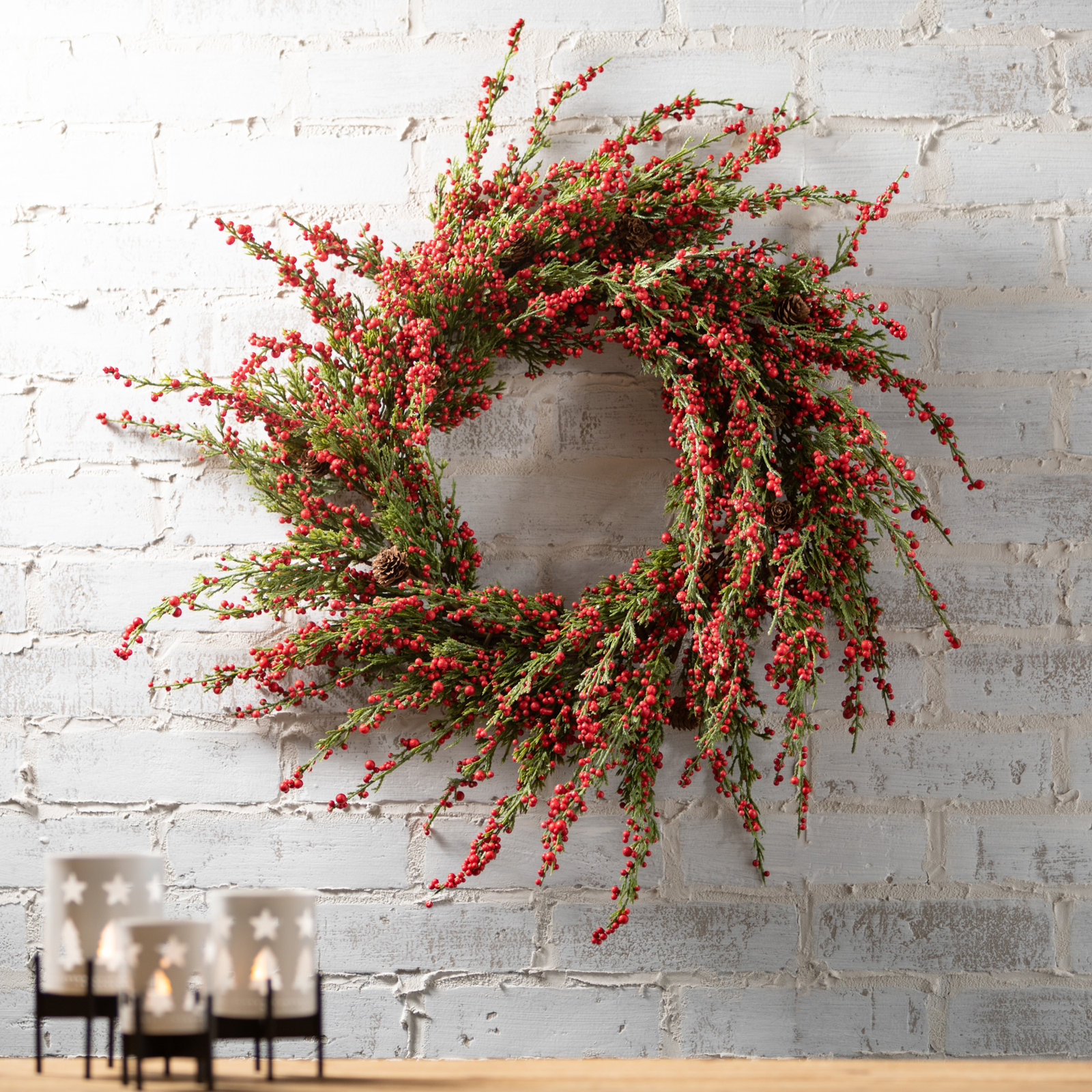 Artificial 27" Cedar And Berry Wreath