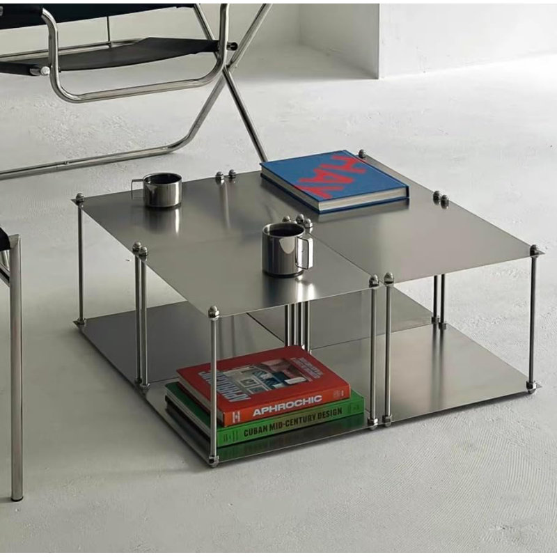 Table de bout en acier inoxydable.