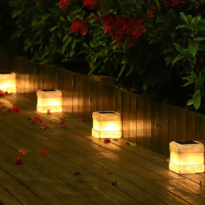 Paquet de 2 lumières de roche solaire d'extérieur - Décorations de jardin solaires pour allées de sentier imperméables avec lumières DEL chaudes pour patio