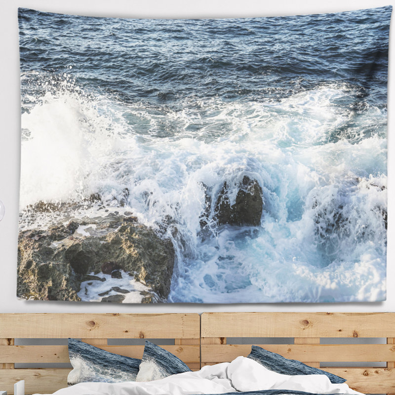 Tapisserie «Seashore Waves Breaking on Stony Beach», H 32 po x l 39 po