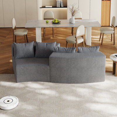 Canapé modulaire incurvé confortable avec quatre coussins, idéal pour diverses pièces