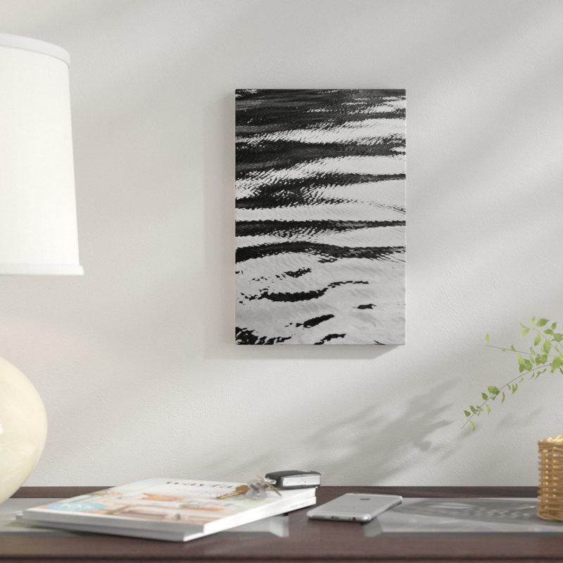 «Water Ripple» par Savanah Plank - Estampe numérique sur toile tendue, H 18 po x l 12 po x P 1,5 po, Toile tendue