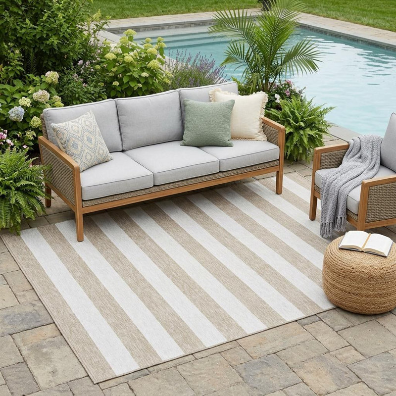 Tapis extérieur lavable rayé taupe et blanc 5 pi x 8 pi