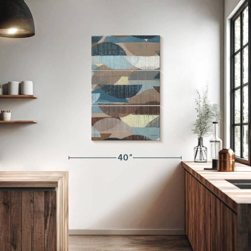 Avery Voyager, 38" H x 24" W