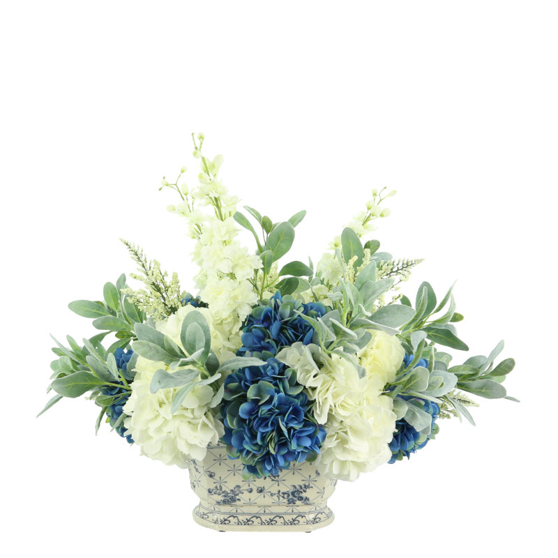 Centres de table mixtes en hortensia et oreille d'agneau dans un pot en céramique
