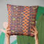 Coussin abstrait en coton parade-1204403646