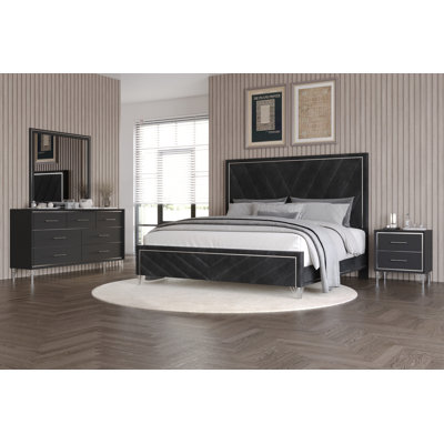Holtzclaw 4-Piece Wood King Bedroom Set With Nightstand, Ebony