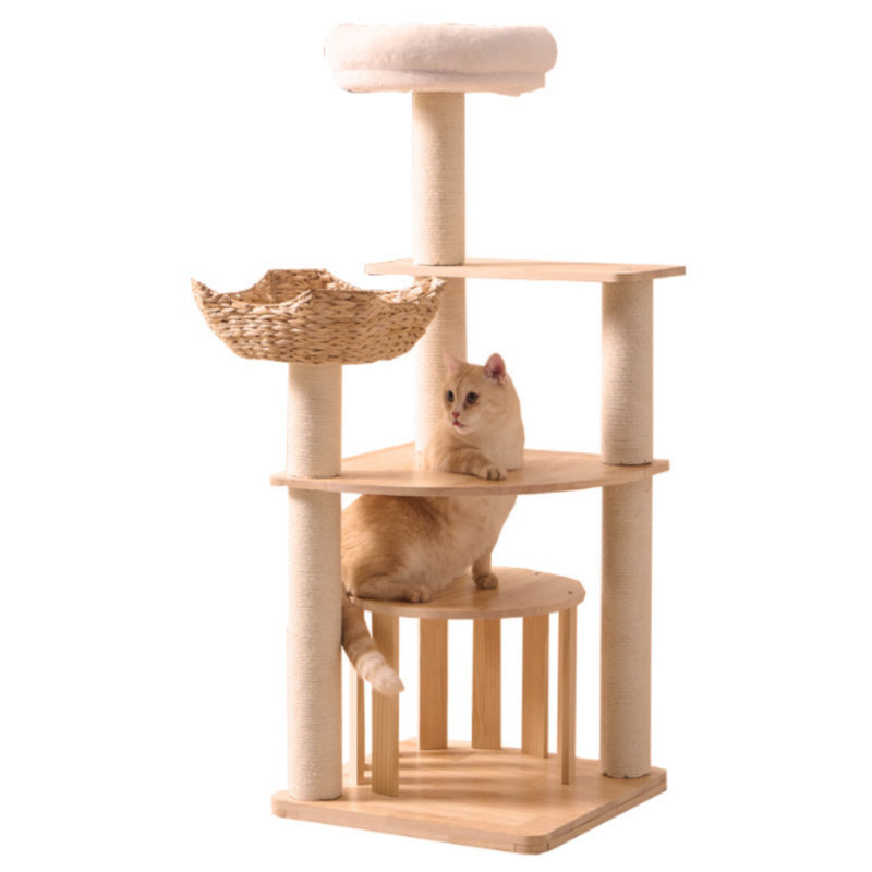 Un arbre à chat luxueux et sophistiqué, fabriqué en bois massif robuste et durable, avec des plateformes à plusieurs niveaux avec des lits intégrés pour satisfaire les instincts d'escalade naturels d'un chat.