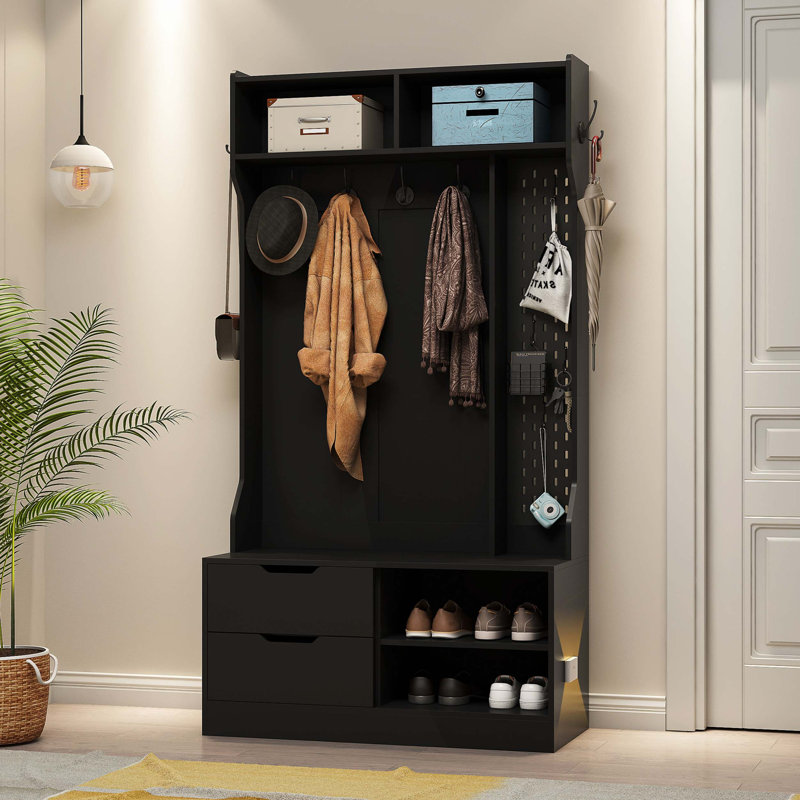 Arbre d'entrée polyvalent avec six crochets, banc d'entrée, compartiment de rangement intégré et tablettes ouvertes pour une organisation efficace de l'espace.