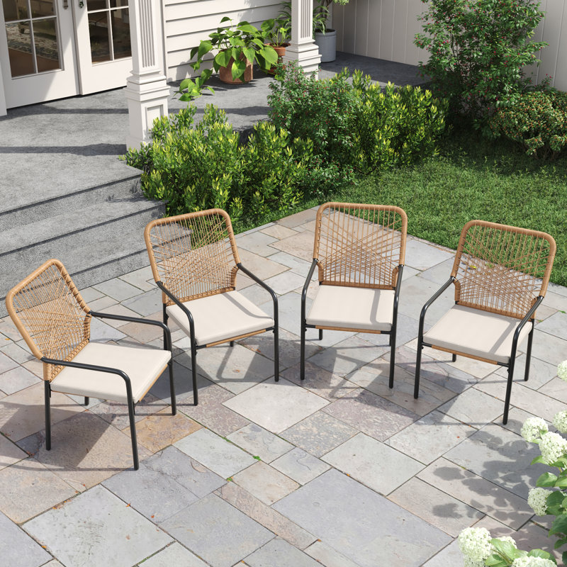 Chaise de patio en osier avec coussin