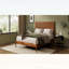 Grand lit plateforme en bois d'acacia avec tête de lit en cuir végétalien tissé à la main, style Mid-Century moderne, aucun sommier requis-133361394-133361395