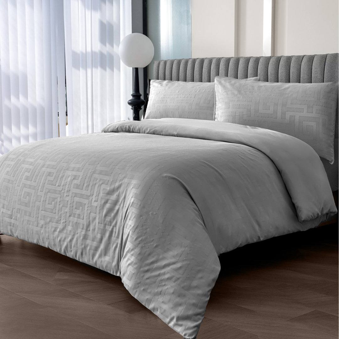 Polyester Solid Colour Duvet Cover Set with Pillowcases Included