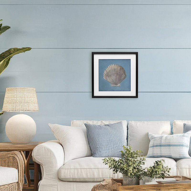 «Soft Sea Clam Shell», reproduction sous verre encadrée, design par Julia Purinton, H 13 po x l 13 po, Cadre noir minuit
