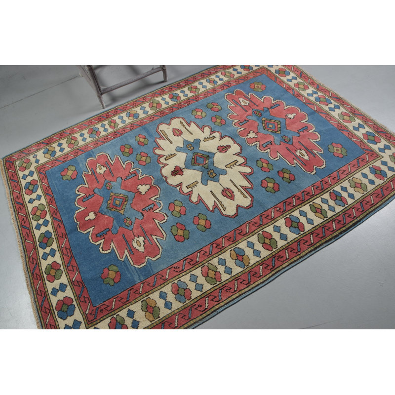 Tapis turc traditionnel tissé à la main avec des motifs géométriques bleus vifs pour une décoration intérieure élégante