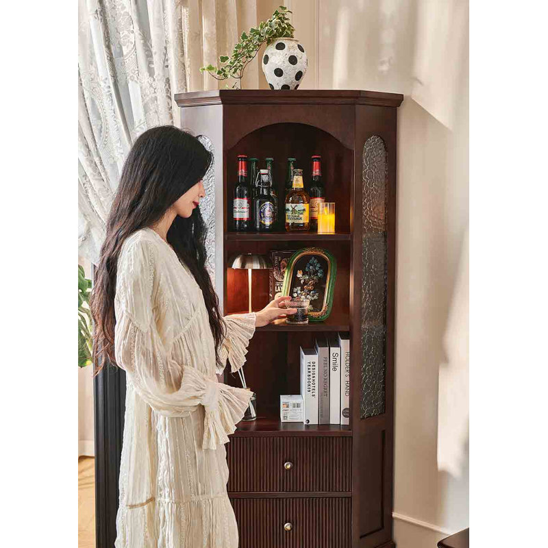 Armoire de coin française en noyer rétro