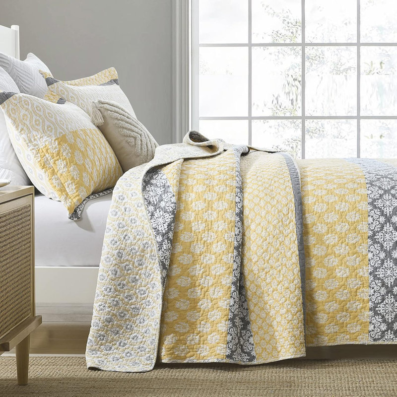 King Size White and Yellow Cotton Reversible Quilt Set