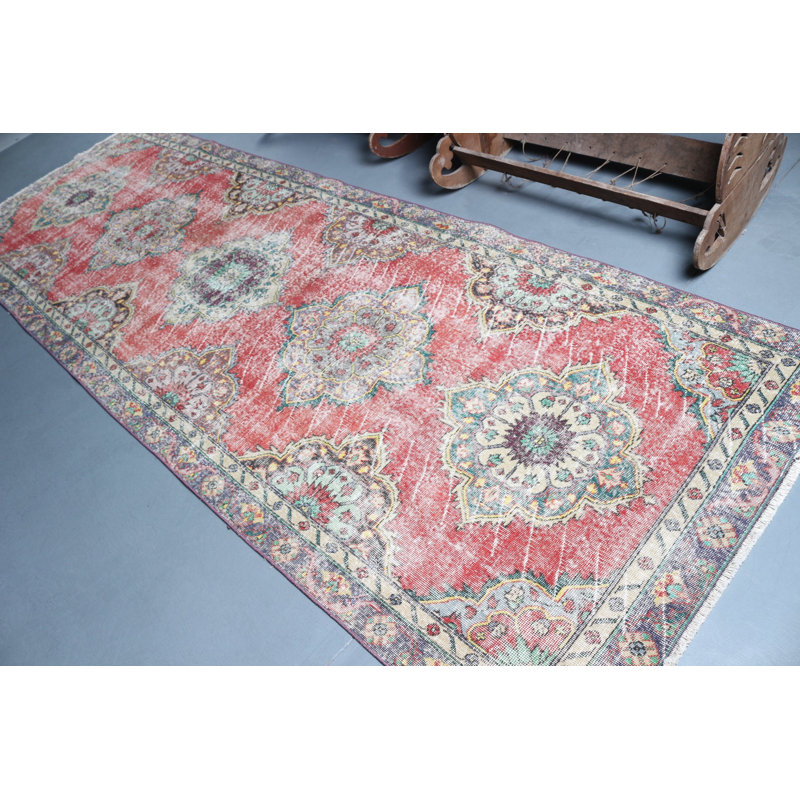 Tapis turc rouge antique tissé à la main pour l'extérieur et l'intérieur, idéal pour les couloirs et les cuisines