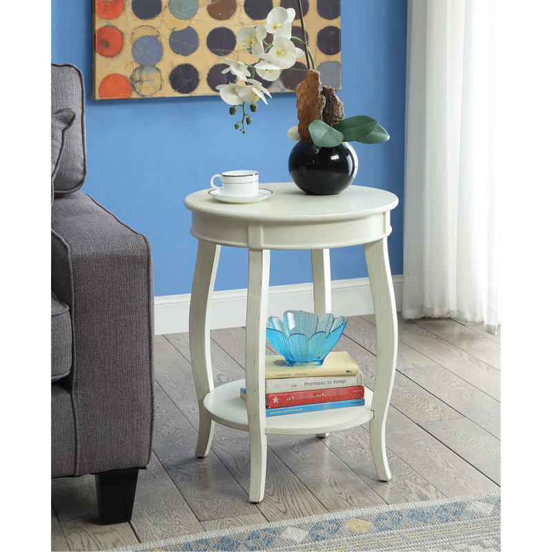 Table d'appoint blanc antique avec pieds ronds et tablette de rangement en bois avec pieds ouverts