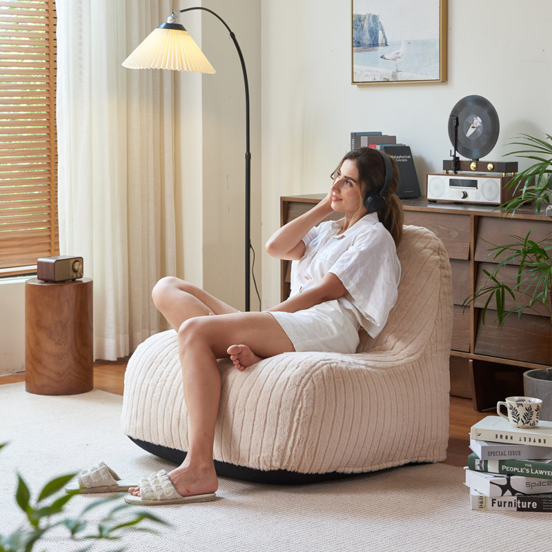 Shell-shaped Bean Bag Chair, Cream Faux Fur
