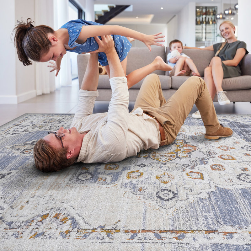 Tapis tissé à la machine 6 x 9, médaillon crème / doré Enchantement