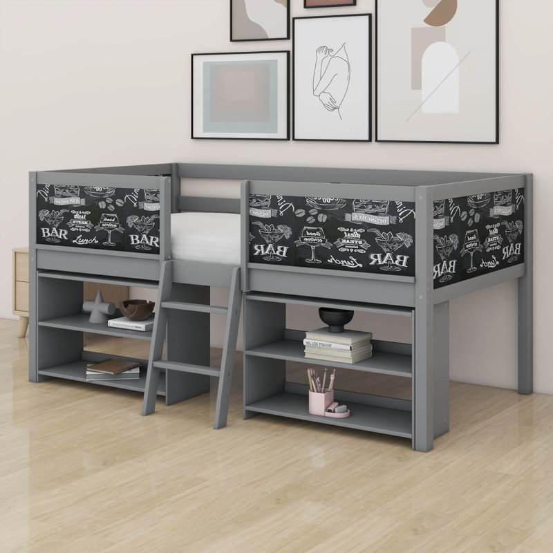 Lit mezzanine bas pour enfants avec 2 tablettes de rangement mobiles, cadre de lit mezzanine simple avec tableau noir et échelle