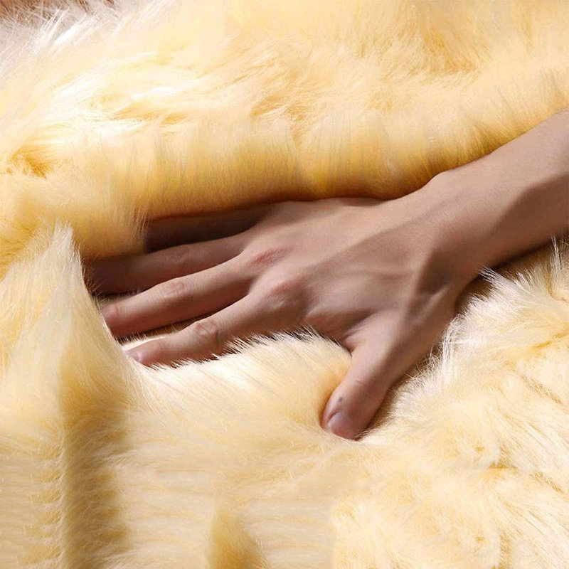 Faux Sheepskin Indoor Rug, Round 6'