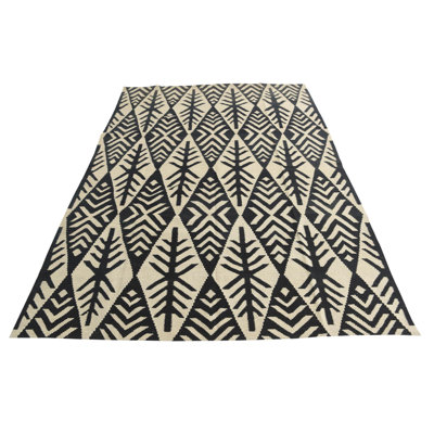 Tapis noir et blanc 6 pi 1 po x 8 pi 6 po Pinkerton