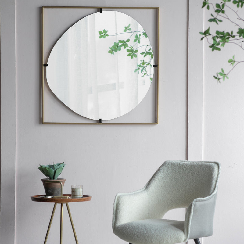 Miroir Poppy avec cadre en métal doré