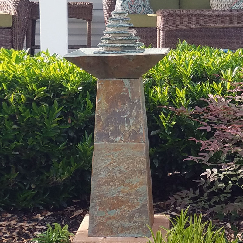 Fontaine d'extérieur en ardoise avec lumière