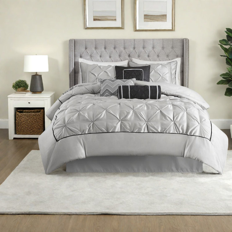 Ensemble de literie élégant 7 pièces, 100% polyester, conception capitonnée plissée pour les chambres à coucher modernes