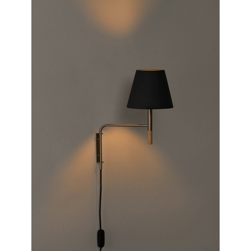 Nickel Plug-in Wallchiere, Black