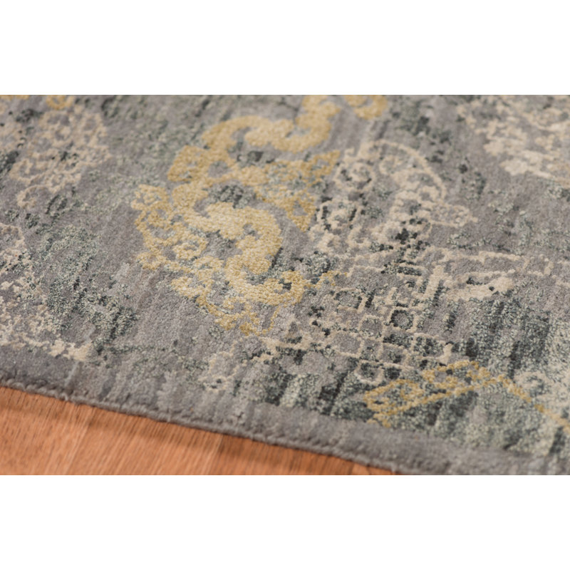 Pearl Floral Area Rug in Cream, 2' x 3'