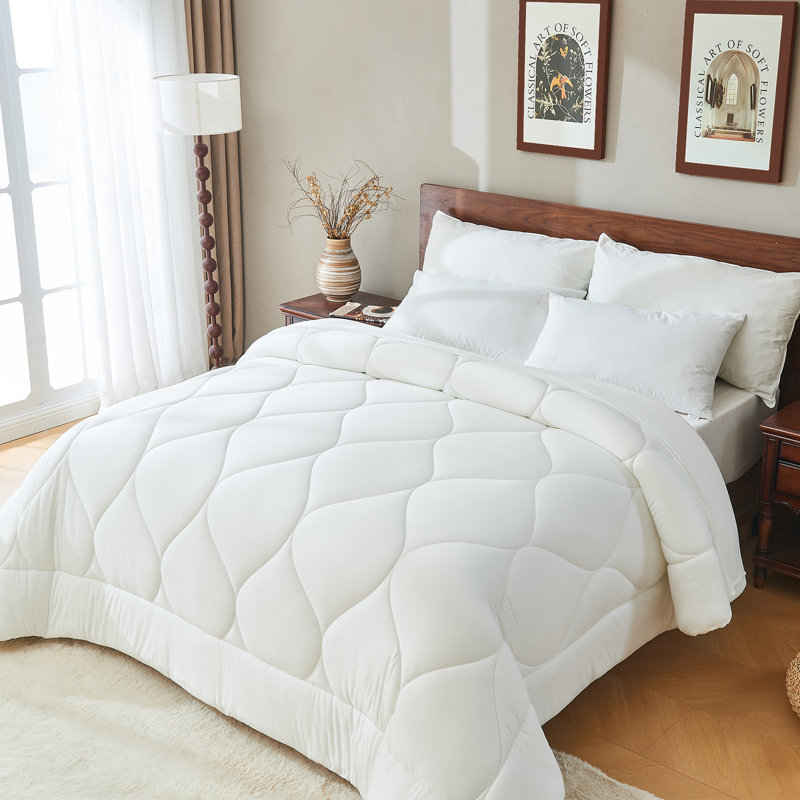 Édredon en duvet synthétique toutes saisons Bestier - Insert de couette léger avec languettes d'angle, doux pour la peau								