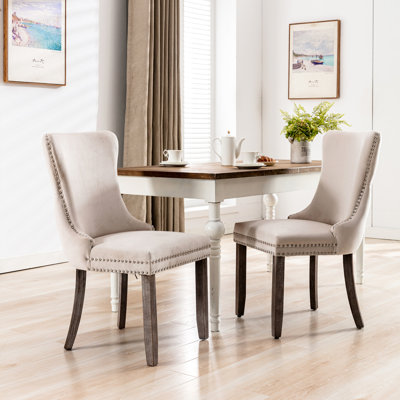 Chaise de salle à manger rembourrée, 2 en beige. Pieds et structure en bois massif. Haut dossier. Coussin en mousse dense. Chevilles réglables. Sw8809bg 2 chaises beiges. Solide. Rempli