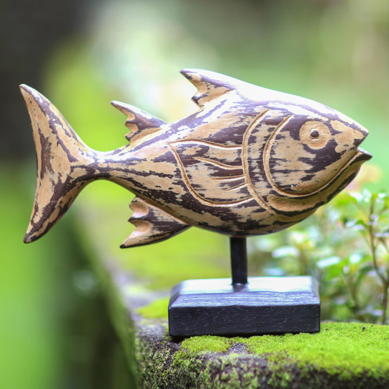 Statuette en bois Highland Dunes