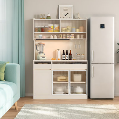 Buffet de 47,24 po de hauteur crème, armoire en pierre avec lumières et portes en verre, armoire de rangement polyvalente pour le thé et le vin pour la cuisine