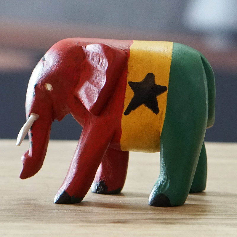  Figurine d'éléphant ghanéen fabriquée à la main