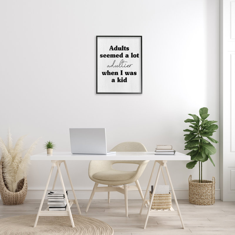 "Sassy Adult", estampe numérique encadrée par Lil 'Rue, Giclée encadrée noir minuit, H 30 po x l 24 po
