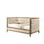 Lit de jour simple de style transitionnel, capitonnage à losanges, garniture en bois, chêne naturel, espace de repos prêt pour le matelas, pièce principale idéale