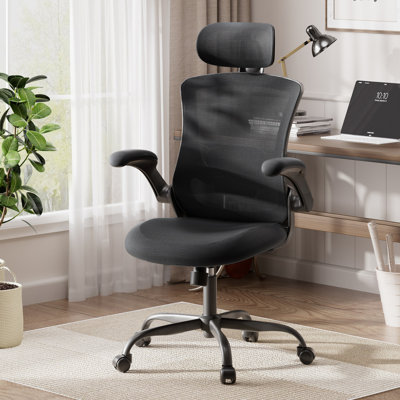 Chaise de bureau ergonomique en filet avec accoudoirs relevables Inbox Zero