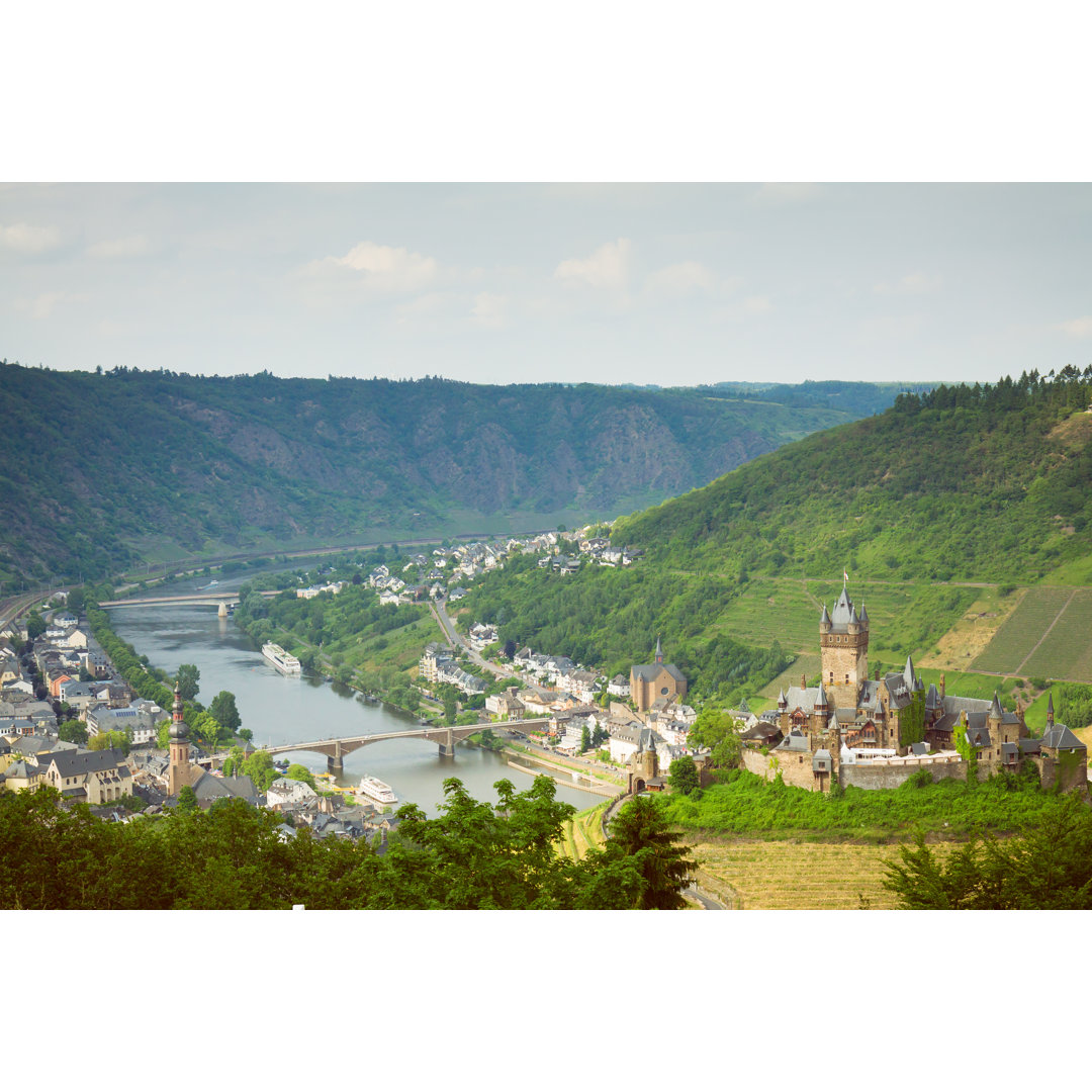 Stadt Cochem, Deutschland von BigDuckSix - Foto ohne Rahmen auf Leinwand